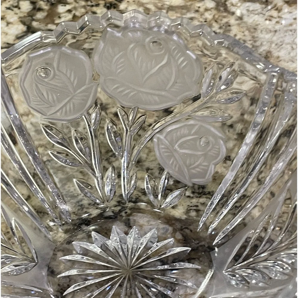 NWOT Vintage Clear Glass Bowl/Frosted roses Star bottom & sawtooth rim Elegant